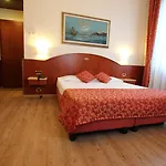 Hotel Mokinba Montebianco Milan
